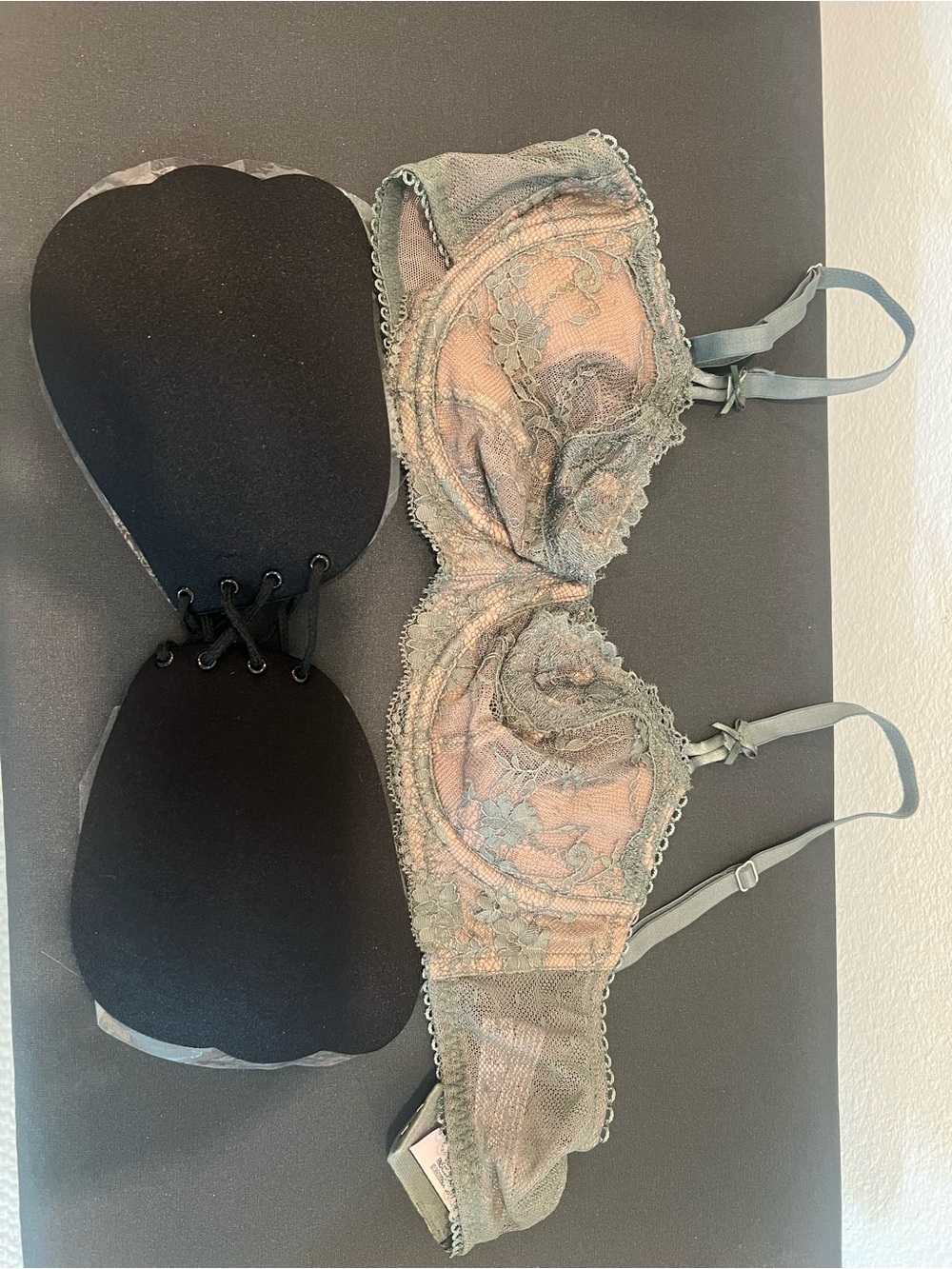 Victoria's Secret Sage Green & Blush Lace Underwire Bra (bundle)